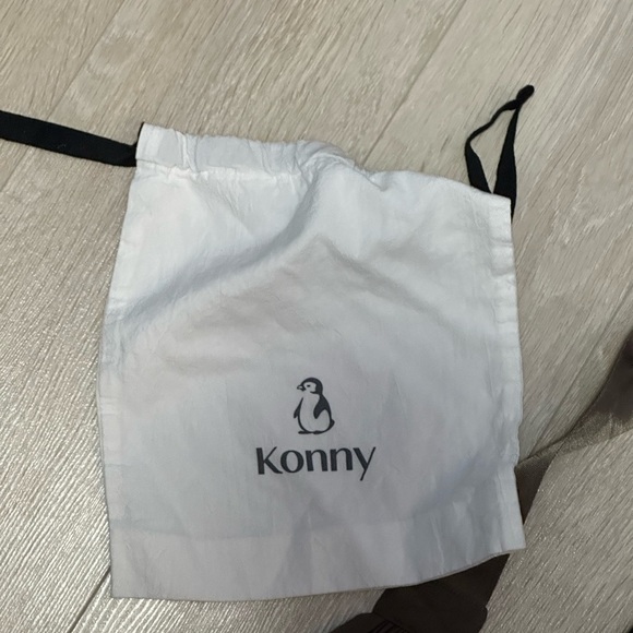 Imported Konny Baby bundle winter baby-wearing cover super plush and like new - Picture 6 of 13